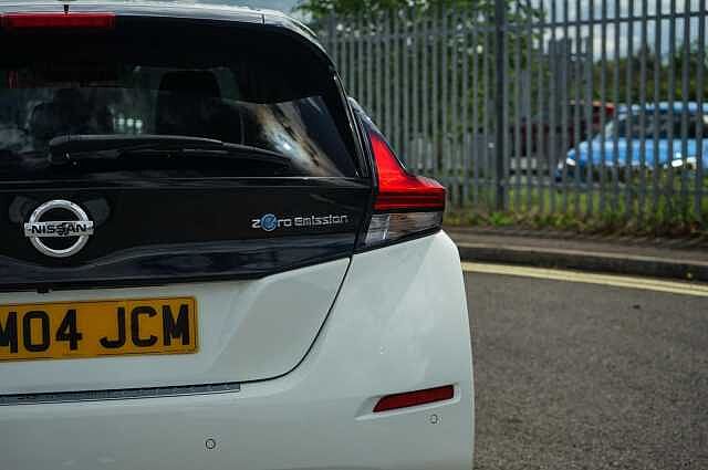 Nissan LEAF 40kWh Tekna Hatchback 5dr Electric Auto (150 ps)