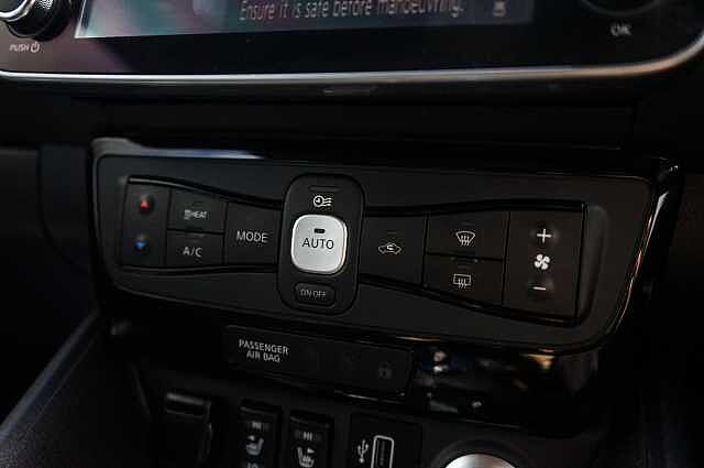 Nissan LEAF 40kWh Tekna Hatchback 5dr Electric Auto (150 ps)