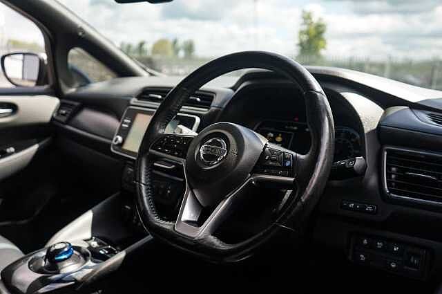 Nissan LEAF 40kWh Tekna Hatchback 5dr Electric Auto (150 ps)