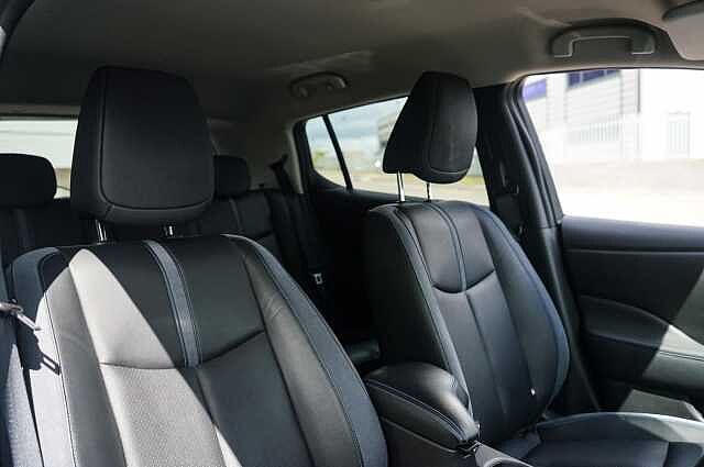 Nissan LEAF 40kWh Tekna Hatchback 5dr Electric Auto (150 ps)