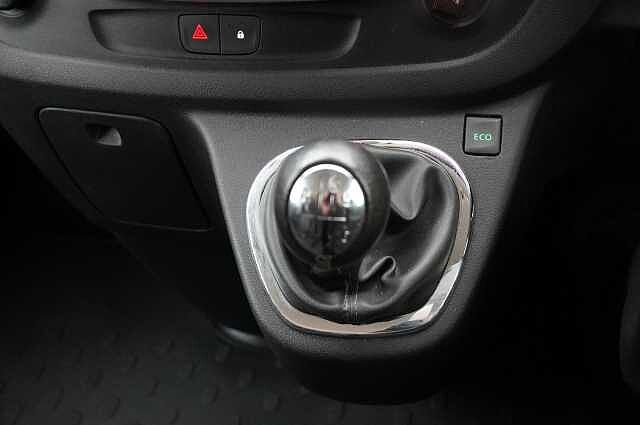 Nissan NV300 Combi 1.6 dCi 125 Tekna MPV L1 H1 with 9 Seats + Sat Nav and Air Con