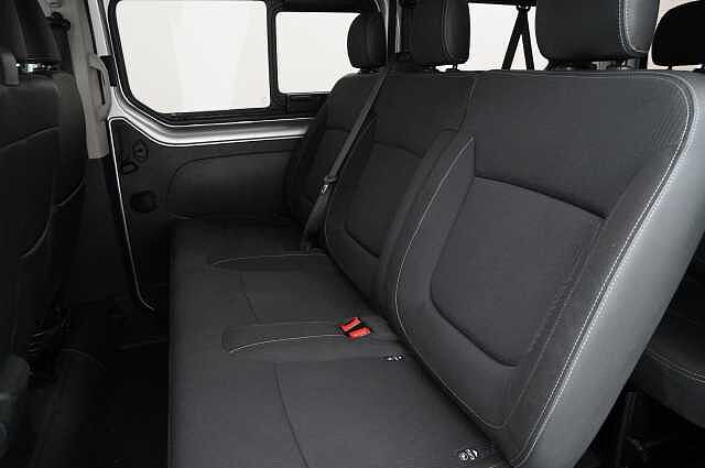 Nissan NV300 Combi 1.6 dCi 125 Tekna MPV L1 H1 with 9 Seats + Sat Nav and Air Con