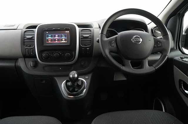 Nissan NV300 Combi 1.6 dCi 125 Tekna MPV L1 H1 with 9 Seats + Sat Nav and Air Con