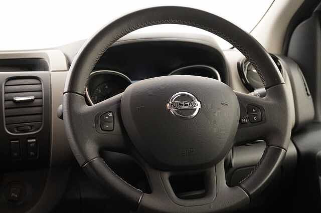 Nissan NV300 Combi 1.6 dCi 125 Tekna MPV L1 H1 with 9 Seats + Sat Nav and Air Con