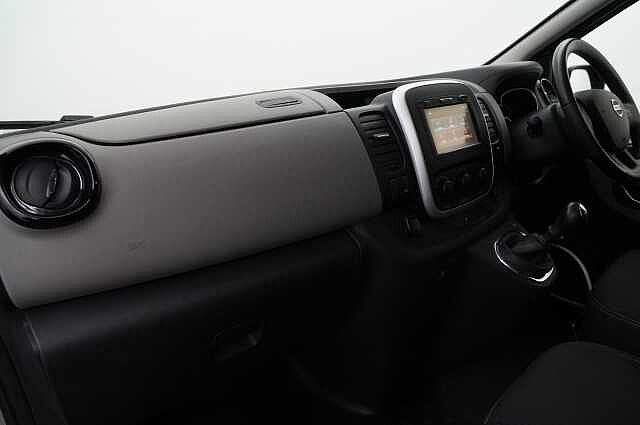 Nissan NV300 Combi 1.6 dCi 125 Tekna MPV L1 H1 with 9 Seats + Sat Nav and Air Con