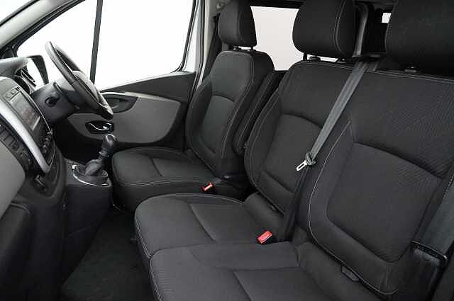 Nissan NV300 Combi 1.6 dCi 125 Tekna MPV L1 H1 with 9 Seats + Sat Nav and Air Con