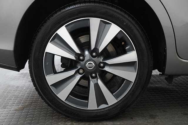 Nissan Pulsar 1.2 DIG-T 115 N-Connecta with Sat Nav and Rear Camera