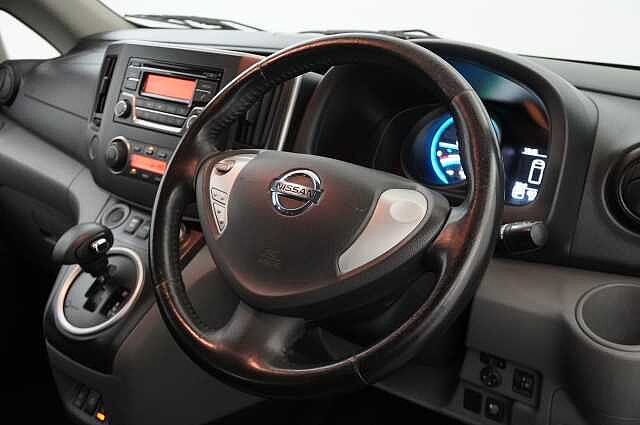 Nissan e-NV200 Combi 40KW Visia Auto with 7 Seats and Heat Pack Upgrade