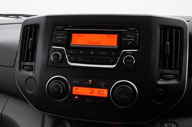 Nissan e-NV200 Combi 40KW Visia Auto with 7 Seats and Heat Pack Upgrade