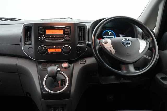 Nissan e-NV200 Combi 40KW Visia Auto with 7 Seats and Heat Pack Upgrade