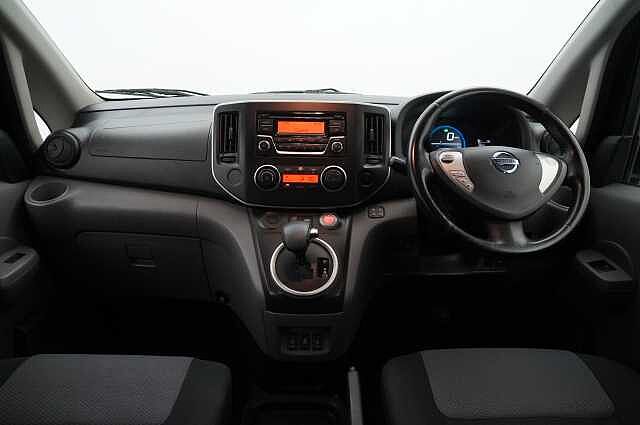 Nissan e-NV200 Combi 40KW Visia Auto with 7 Seats and Heat Pack Upgrade
