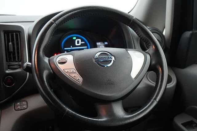 Nissan e-NV200 Combi 40KW Visia Auto with 7 Seats and Heat Pack Upgrade
