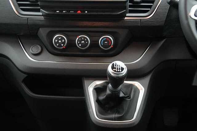 Nissan Primastar 2.0 dCi 130 Tekna L2 H1 LWB 3.0T Panel Van with Air Con and Sat Nav