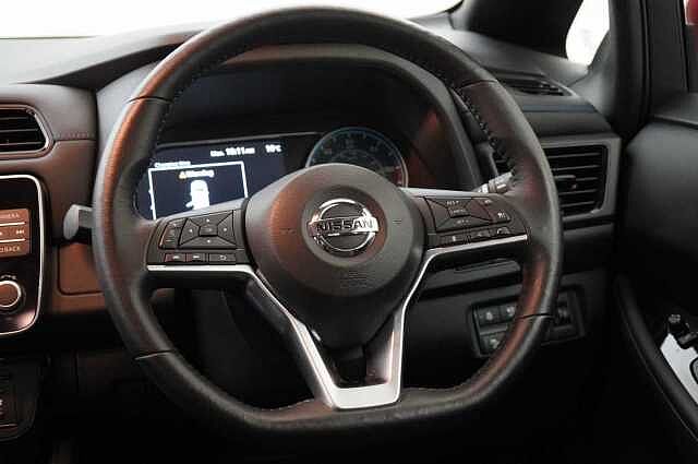 Nissan LEAF 40KW N-Connecta Auto with Sat Nav and 360 View Cameras