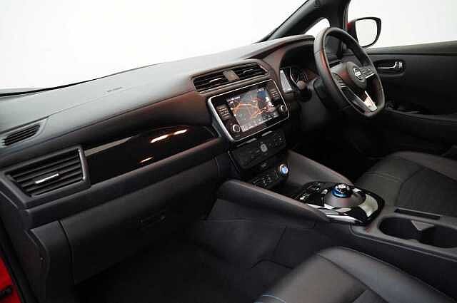 Nissan LEAF 40KW N-Connecta Auto with Sat Nav and 360 View Cameras
