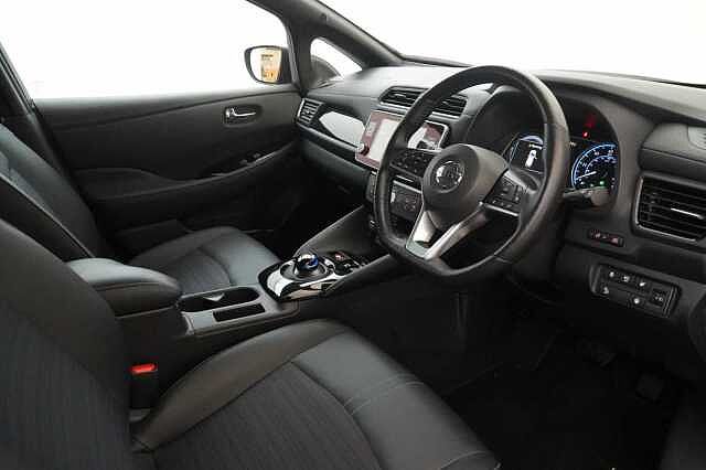 Nissan LEAF 40KW N-Connecta Auto with Sat Nav and 360 View Cameras