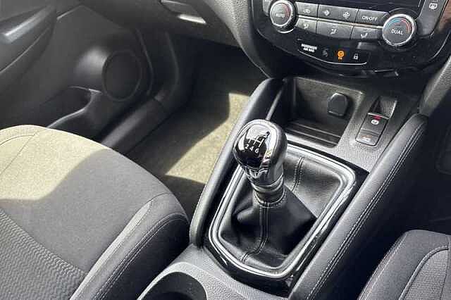 Nissan Qashqai 1.3 DIG-T ACENTA PREMIUM 5DR