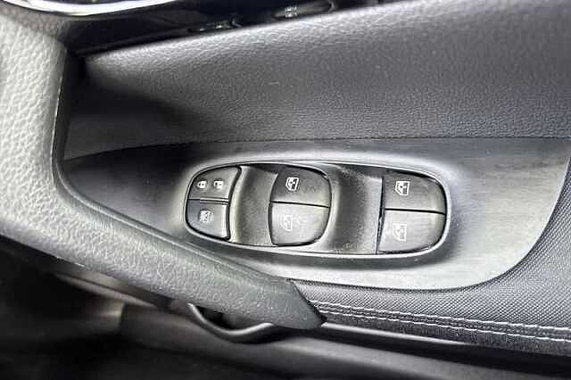 Nissan Qashqai 1.3 DIG-T ACENTA PREMIUM 5DR