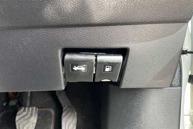 Nissan Micra 0.9 IG-T TEKNA 5DR