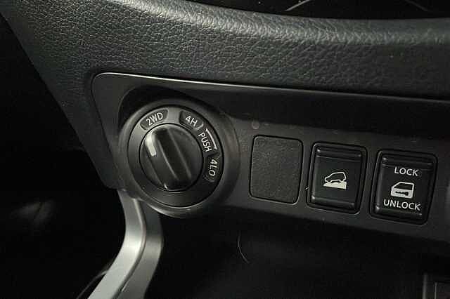 Nissan Navara Double Cab Pick Up Tekna 2.3dCi 190 4WD