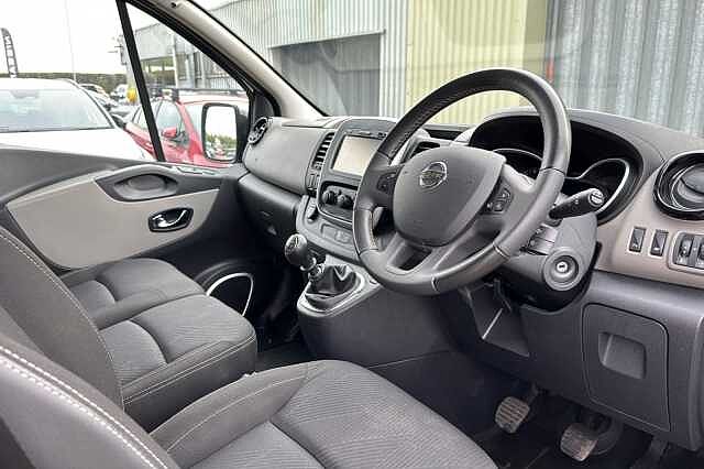 Nissan NV300 1.6 dCi 125ps H1 Tekna Combi Van