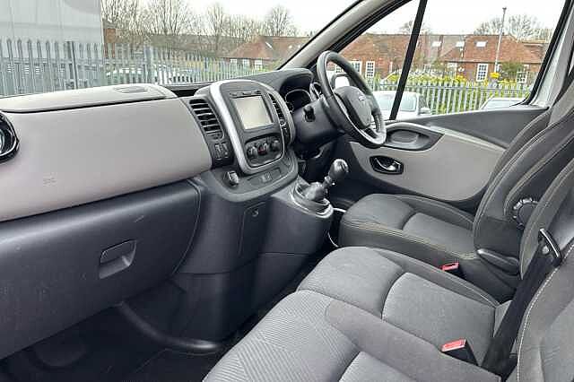 Nissan NV300 1.6 dCi 125ps H1 Tekna Combi Van