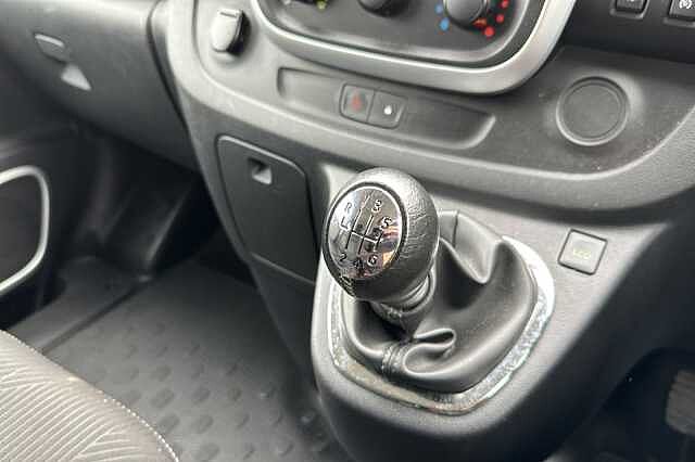 Nissan NV300 1.6 dCi 125ps H1 Tekna Combi Van