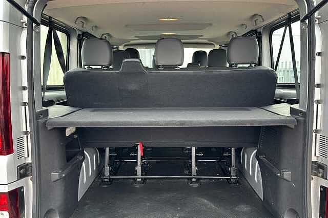 Nissan NV300 1.6 dCi 125ps H1 Tekna Combi Van
